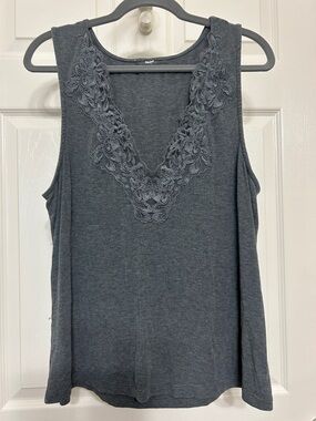 Women’s Lace Trim Heather Gray Tank Top   Deep V Neck could fit Medium to Large
